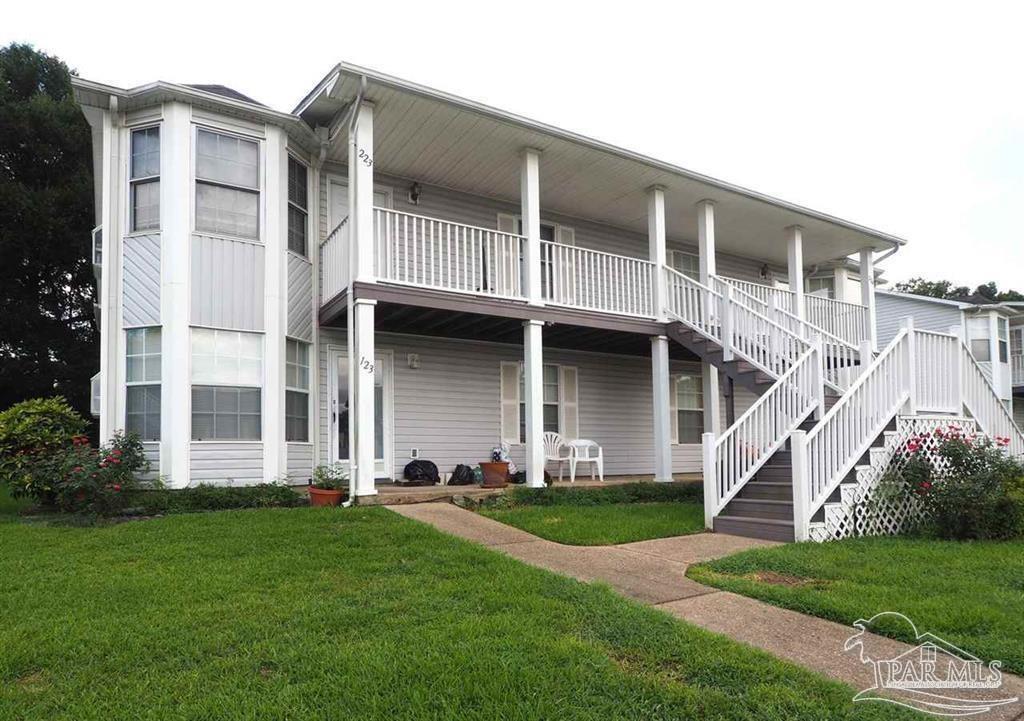 a view of a yard in front of a house