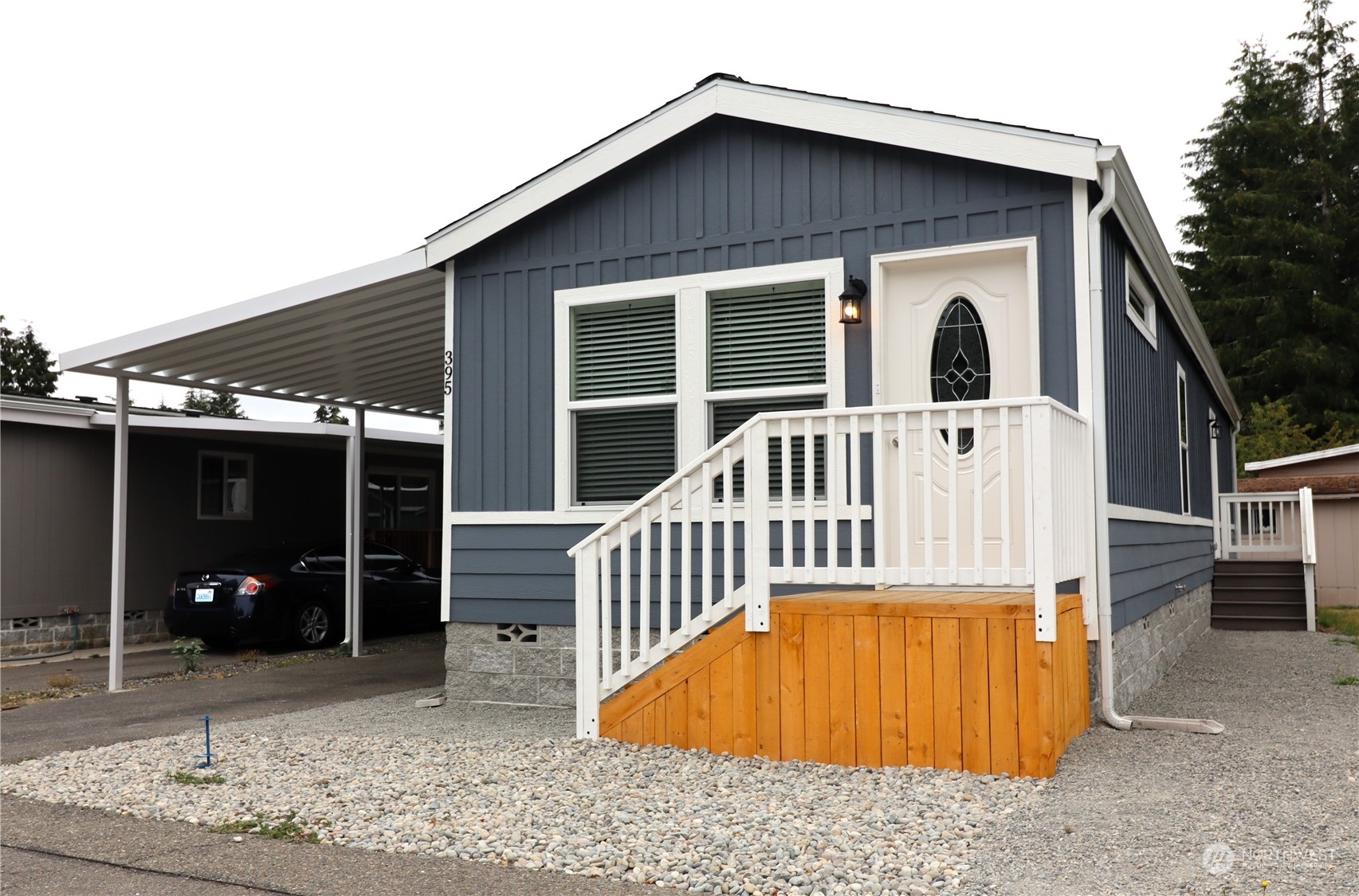 a view of a house with backyard and porch