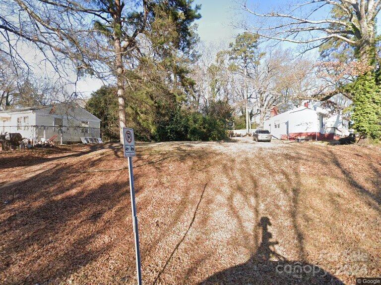 a street view with residential house