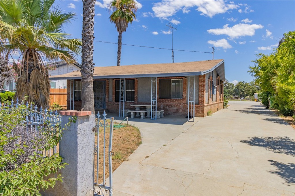 a house view with a outdoor space