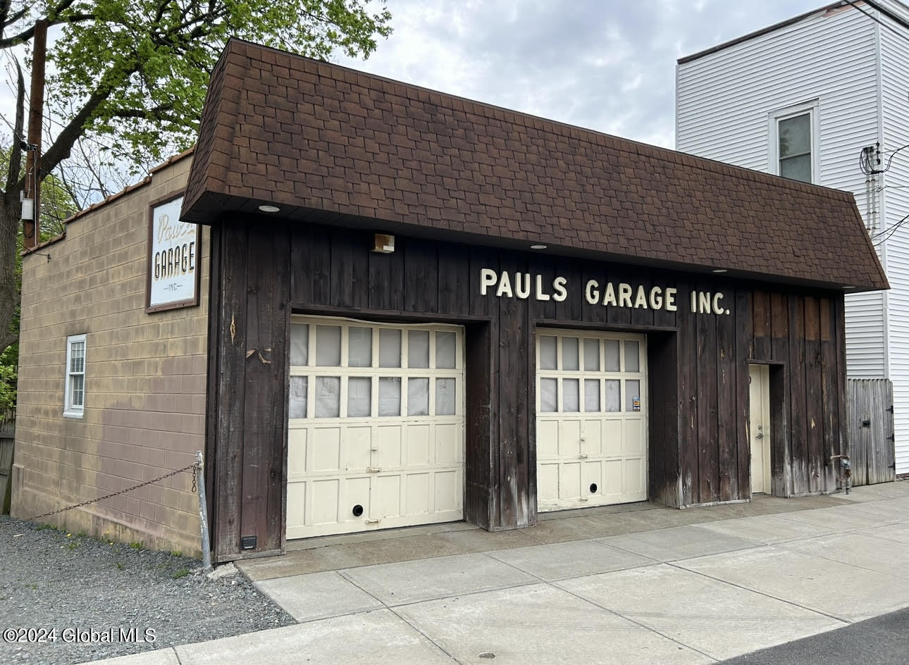 Paul Garage 230