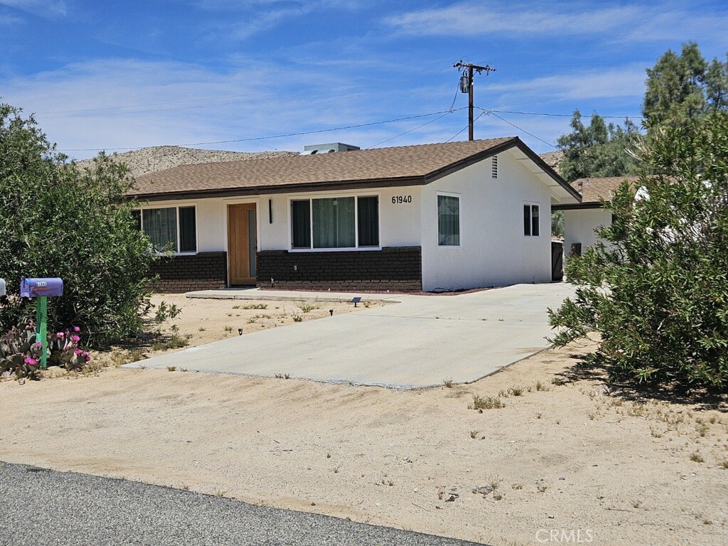 a front view of house with yard