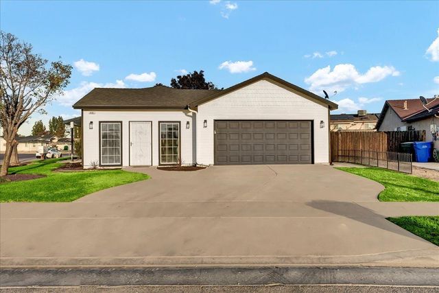 $429,900 | 410 Westgate Place | Lemoore