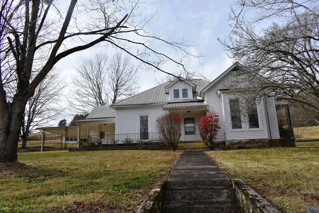 a front view of house with yard