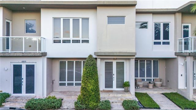 $940,000 | 6422 North W 104th Path, Unit 6422 | Doral