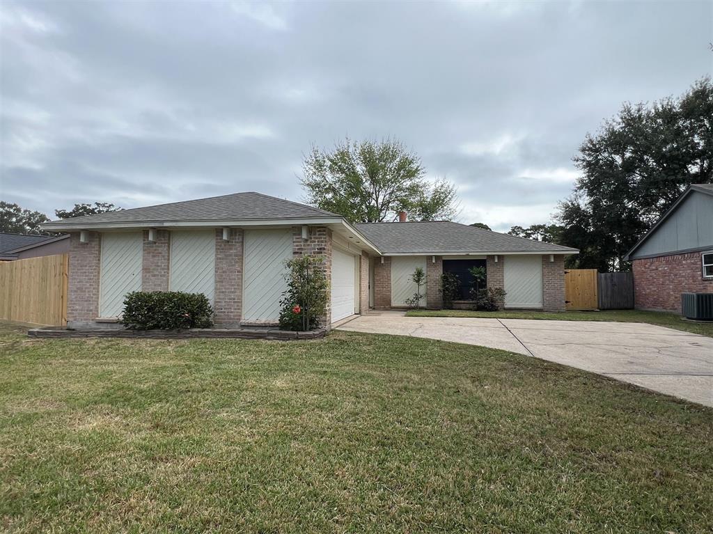 a view of a house with a yard and garage