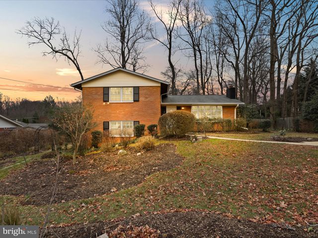 $875,000 | 6815 Maplecrest Drive | Sleepy Hollow Woods