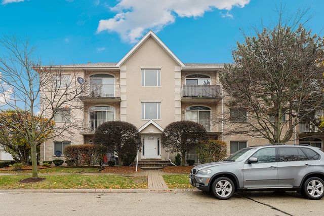 $225,000 | 9437 South 79th Avenue, Unit 304 | Hickory Hills