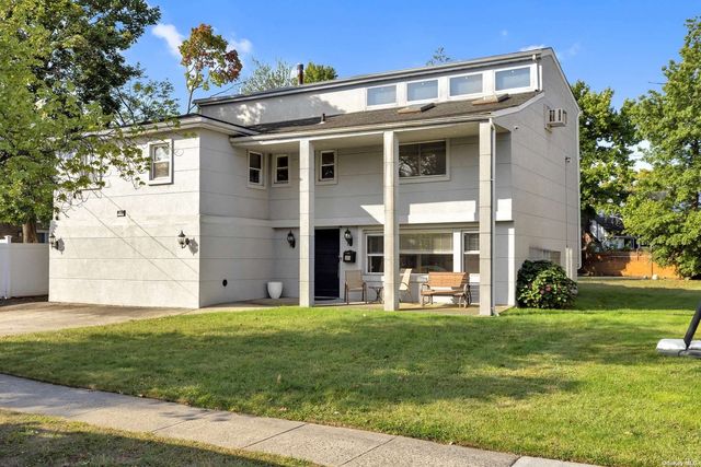 $1,899,000 | 621 Oakland Avenue | Woodmere