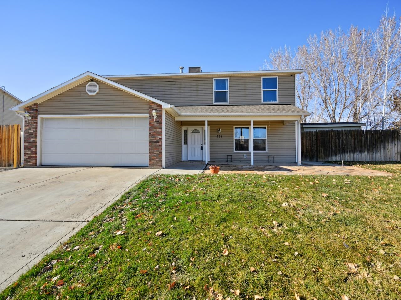 a front view of house with yard