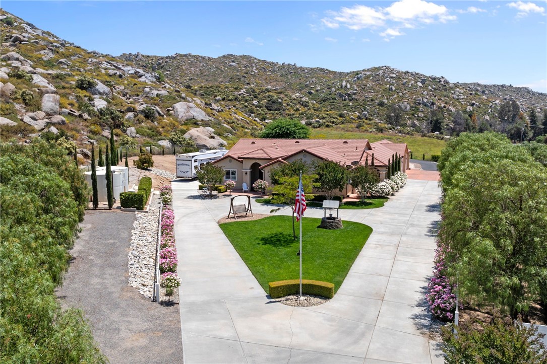 Stunning 1 story ranch estate residence!