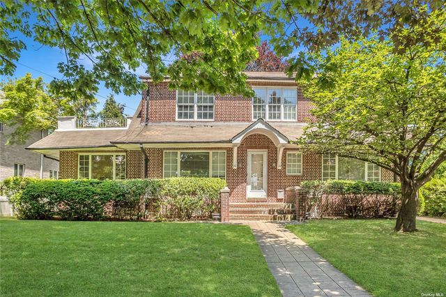 $1,674,000 | 106 Parsons Boulevard | Whitestone