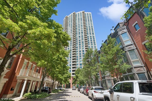 $575,000 | 501 North Clinton Street, Unit 2305 | Kinzie Park Tower