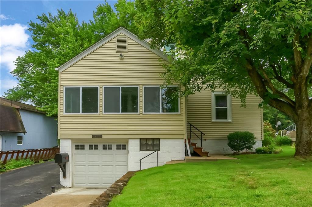 a view of a house with a yard