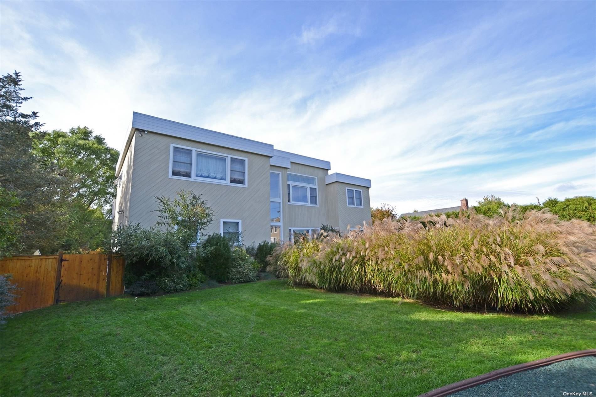 a view of a house with a backyard