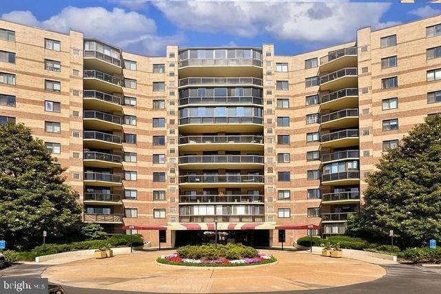 $429,000 | 8370 Greensboro Drive, Unit 916 | The Rotonda