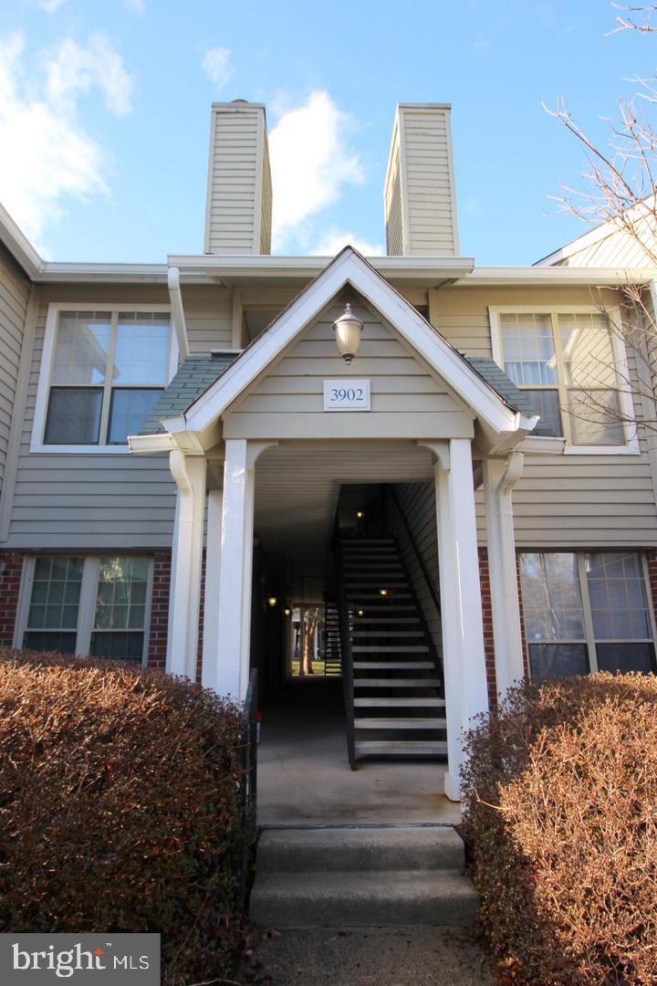 a view of a entrance of the house