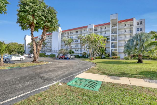 $215,000 | 3593 Birdie Drive, Unit 206 | Poinciana Place