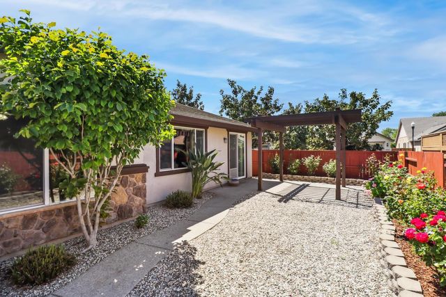 $665,000 | 9656 Oakham Way | Laguna Ridge Village