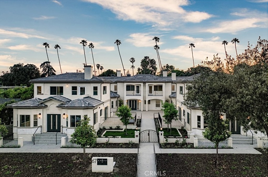 a view of a yard in front of a house