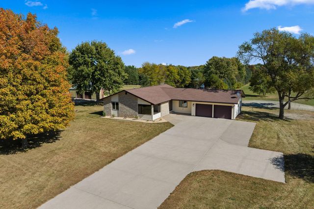 $498,500 | 14096 Highland Drive | Woodville Township - Waseca County