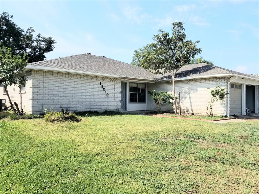 a front view of house with yard and trees