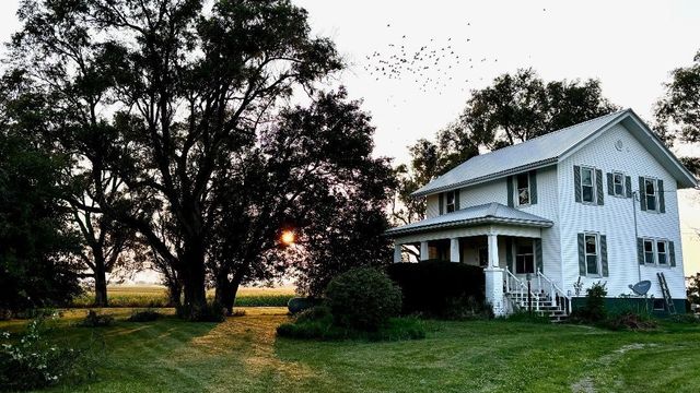 $359,900 | 732-100 East 100 North Road | Pigeon Grove Township - Iroquois County