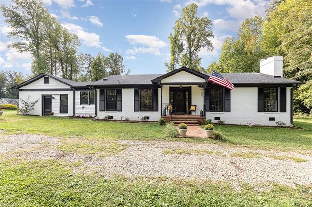 $375,000 | 6101 Ballinger Road | Longview Hills