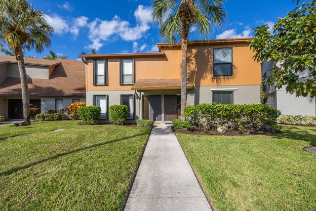 $369,990 | 310 Sandtree Drive | Palm Beach Gardens