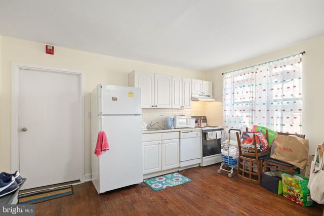 $2,200 | 252 South Street | Queen Village