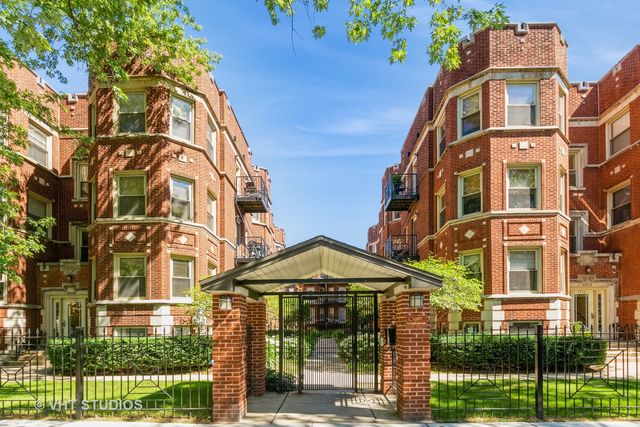 $299,900 | 1340 West Greenleaf Avenue, Unit 3G | East Rogers Park