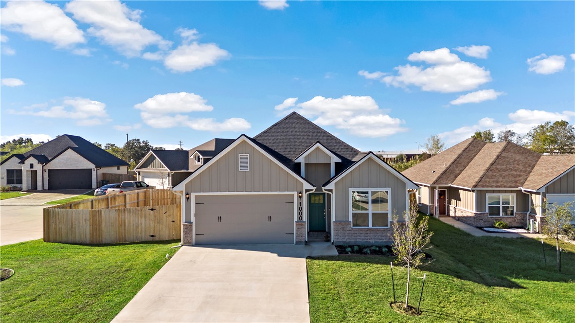 View of front of property featuring a front lawn