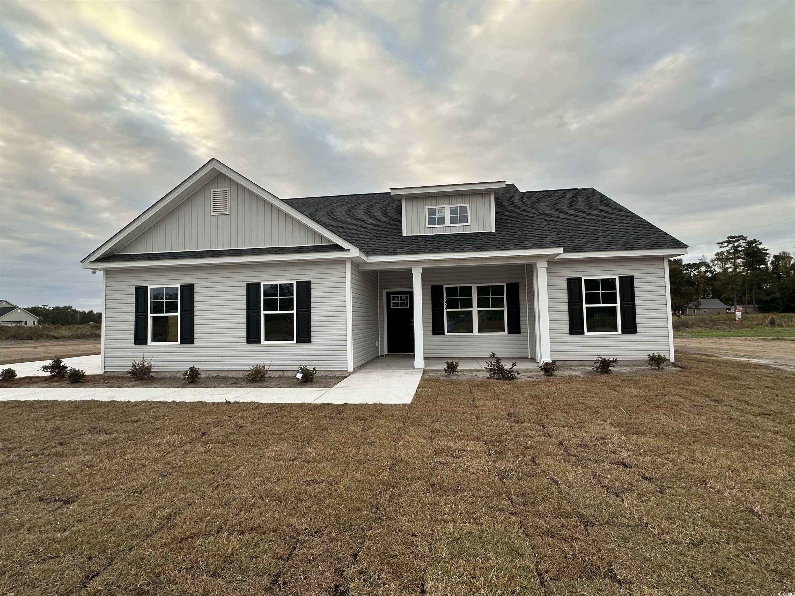 Craftsman inspired home with a front lawn and a pa