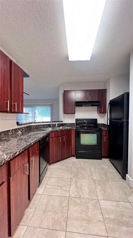 $2,000 | 3469 Northwest 44th Street, Unit 104 | Summer Lake