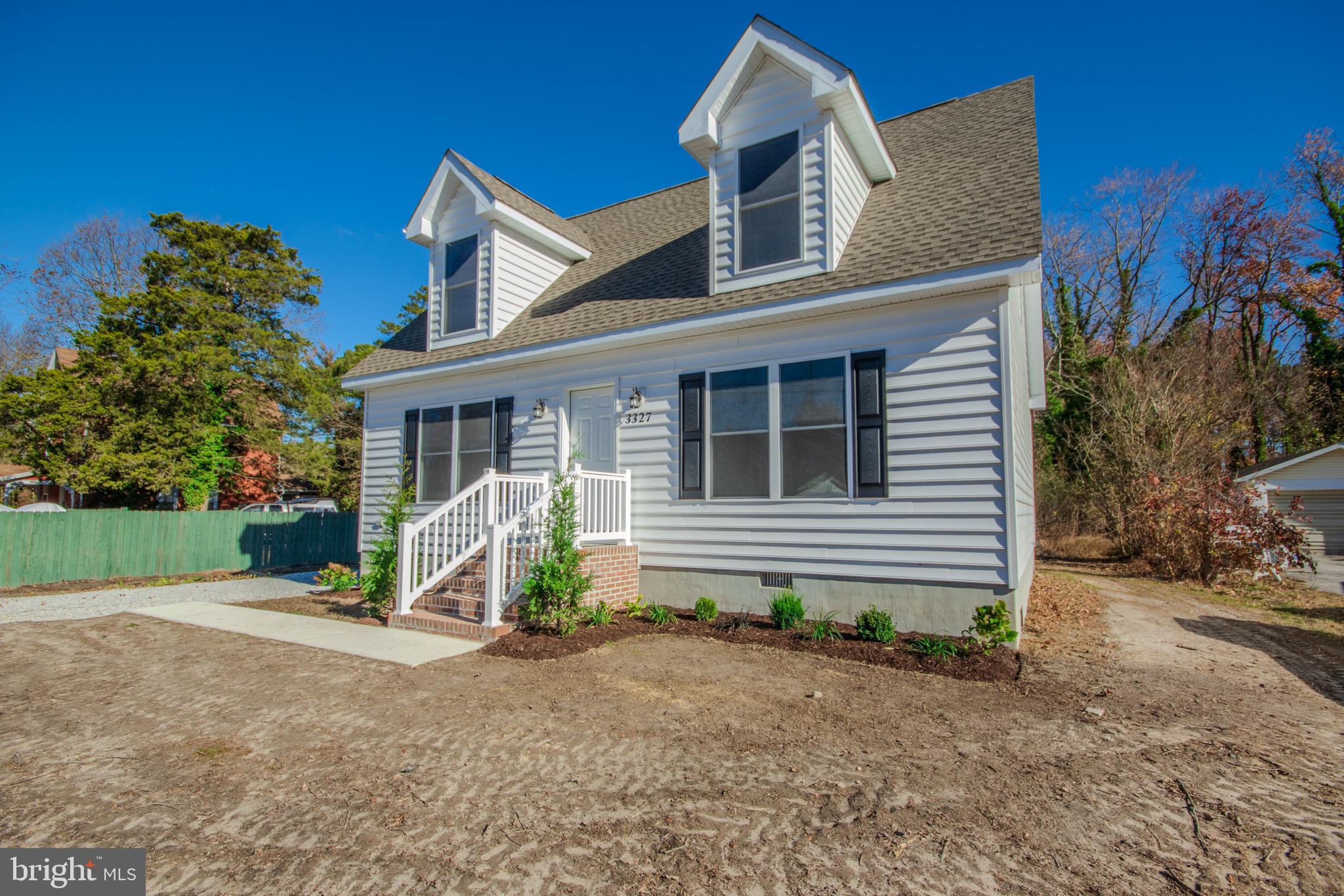 a view of a house with backyard porch and garden