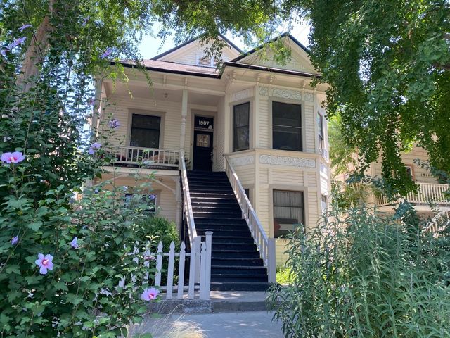 $950,000 | 1905-1907 10th Street | Southside Park