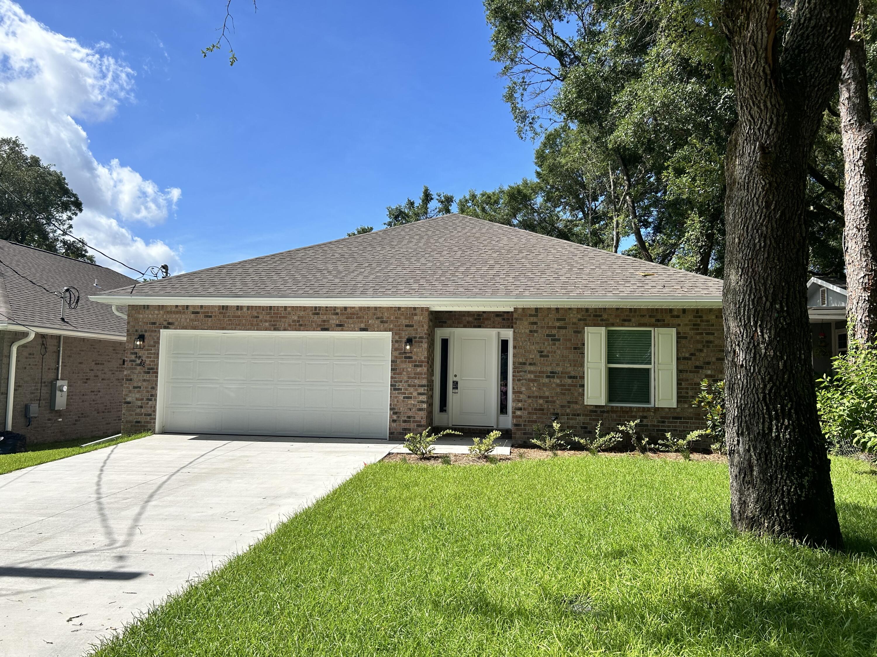 a front view of house with yard