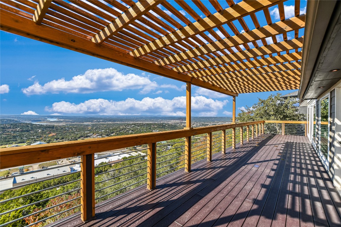 Oversized outdoor deck w/panoramic lake/hill country view