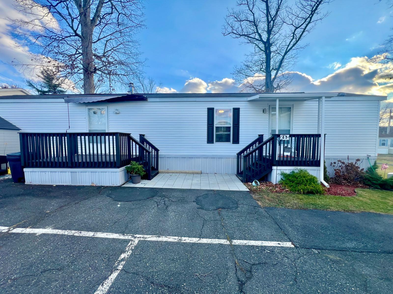 View of manufactured / mobile home