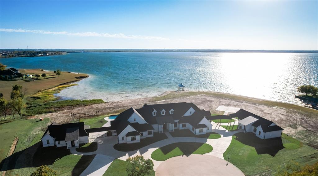 an aerial view of a house having yard