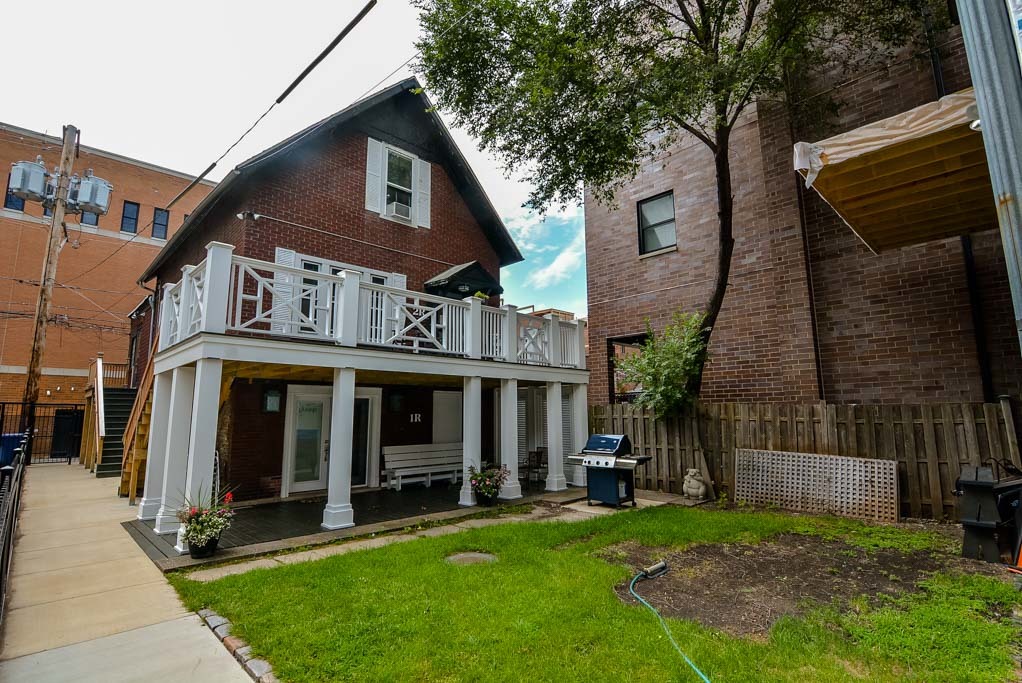 a view of a yard in front of house