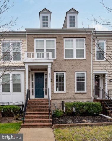 $3,100 | 214 Apricot Street | Embrey Mill