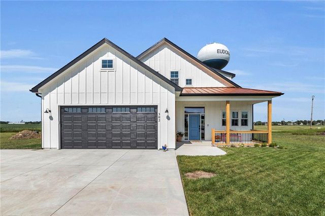 $515,000 | 302 West 25th Street | Eudora