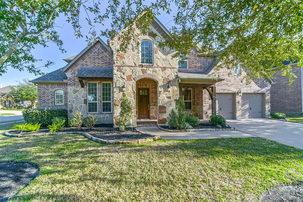 Beautiful neighborhood, beautiful house.