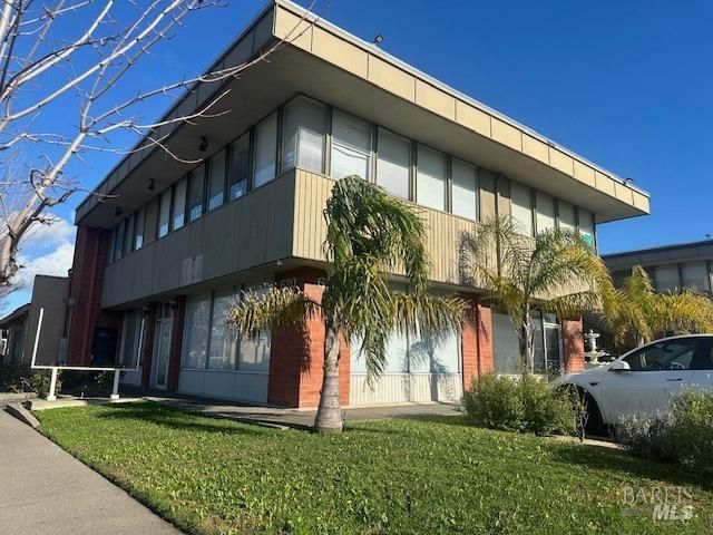 $4 | 620 East Washington Street, Unit 100 | Midtown Petaluma