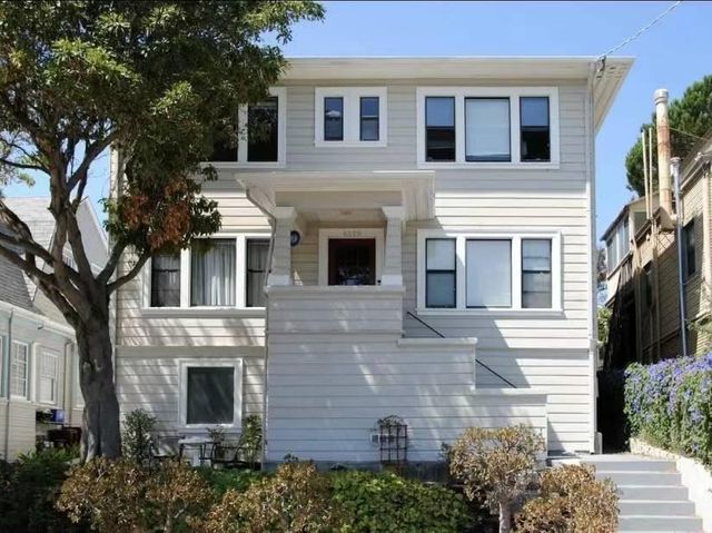 $2,750 | 4379 Howe Street, Unit 2 | Piedmont Avenue