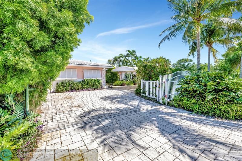 a view of a back yard with a house