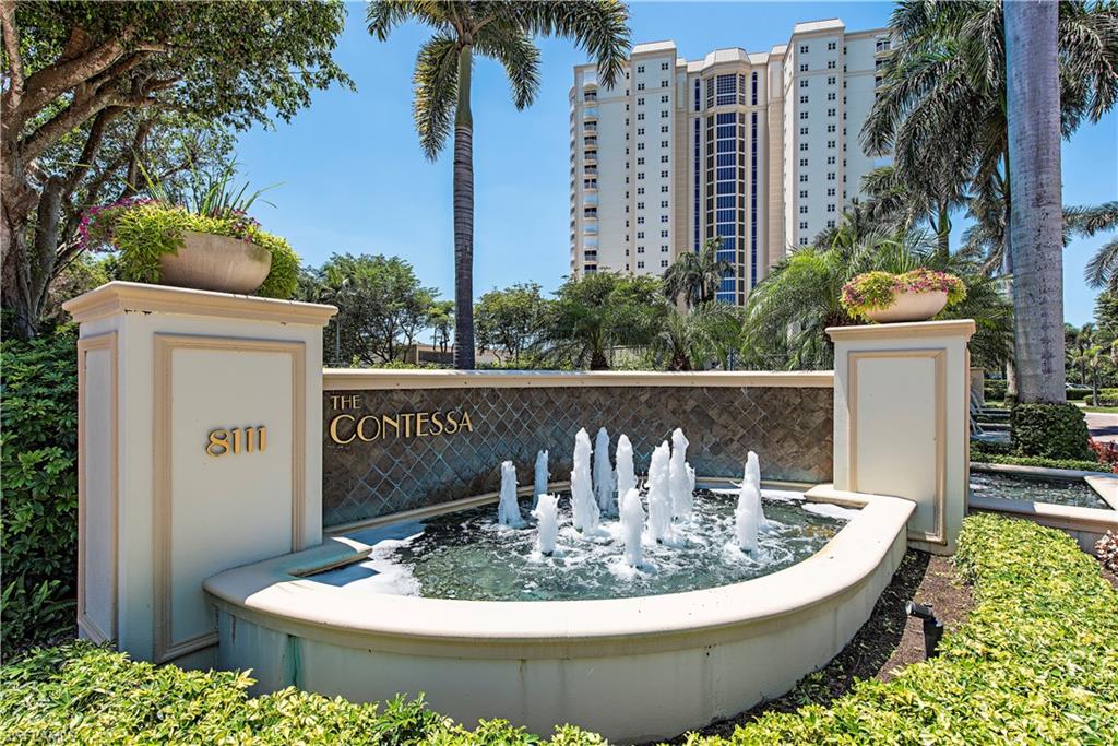 a view of a fountain in the backyard of a house