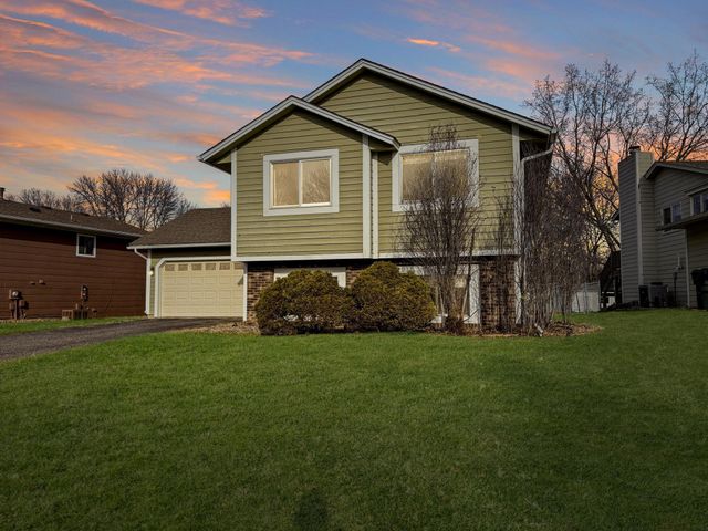 $2,795 | 3920 Westbury Drive | Eagan