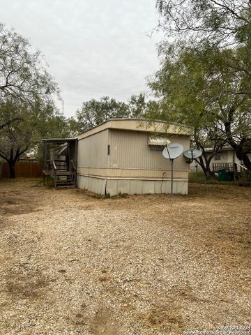 $1,000 | 505 Elm Street | Jourdanton